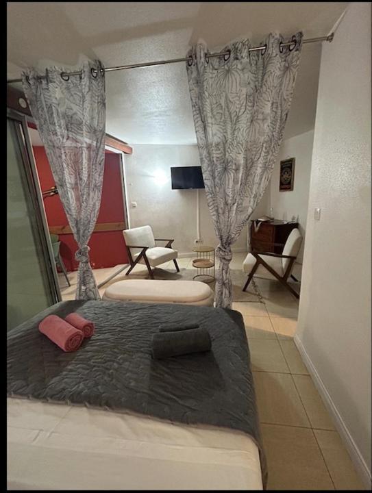 Studio Sainte Anne 2Mn A Pieds De La Plage ,Possibilite Location De Voiture Εξωτερικό φωτογραφία