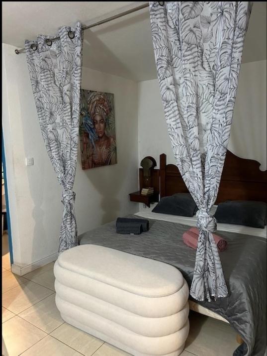 Studio Sainte Anne 2Mn A Pieds De La Plage ,Possibilite Location De Voiture Εξωτερικό φωτογραφία