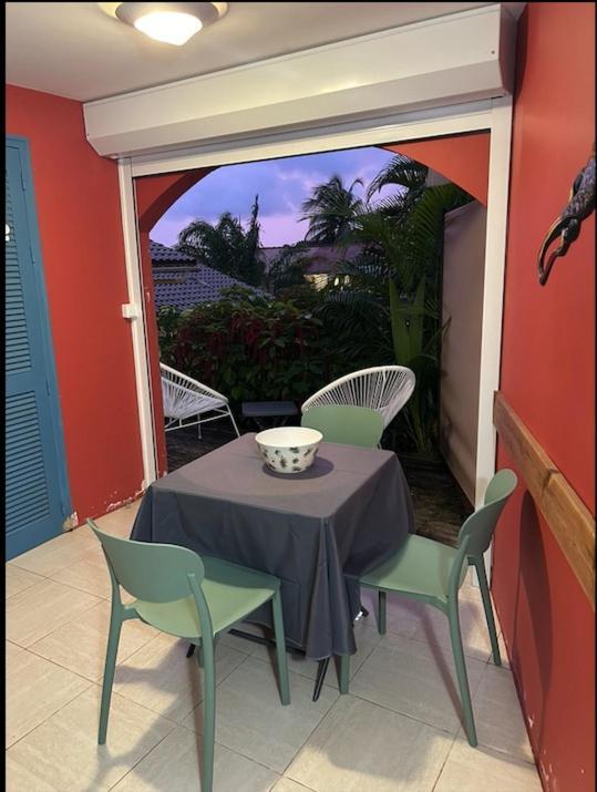 Studio Sainte Anne 2Mn A Pieds De La Plage ,Possibilite Location De Voiture Εξωτερικό φωτογραφία